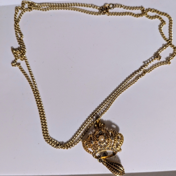 None Jewelry - Elegant Gold Crown Pendant Necklace